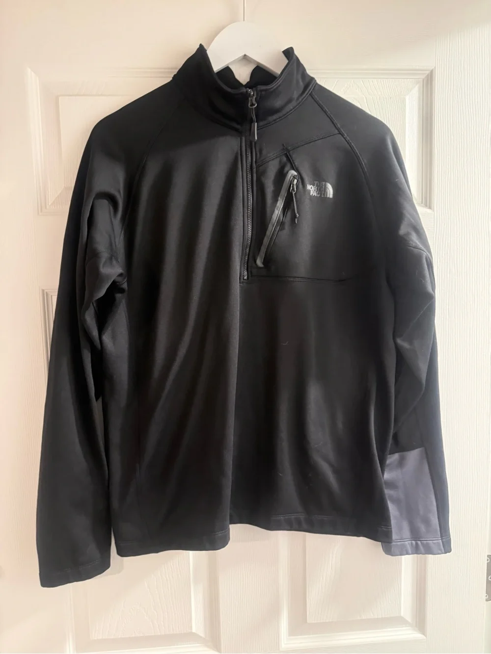 The North Face Men’s Quarter Zip Soft Shell Pullover – Black – Size L